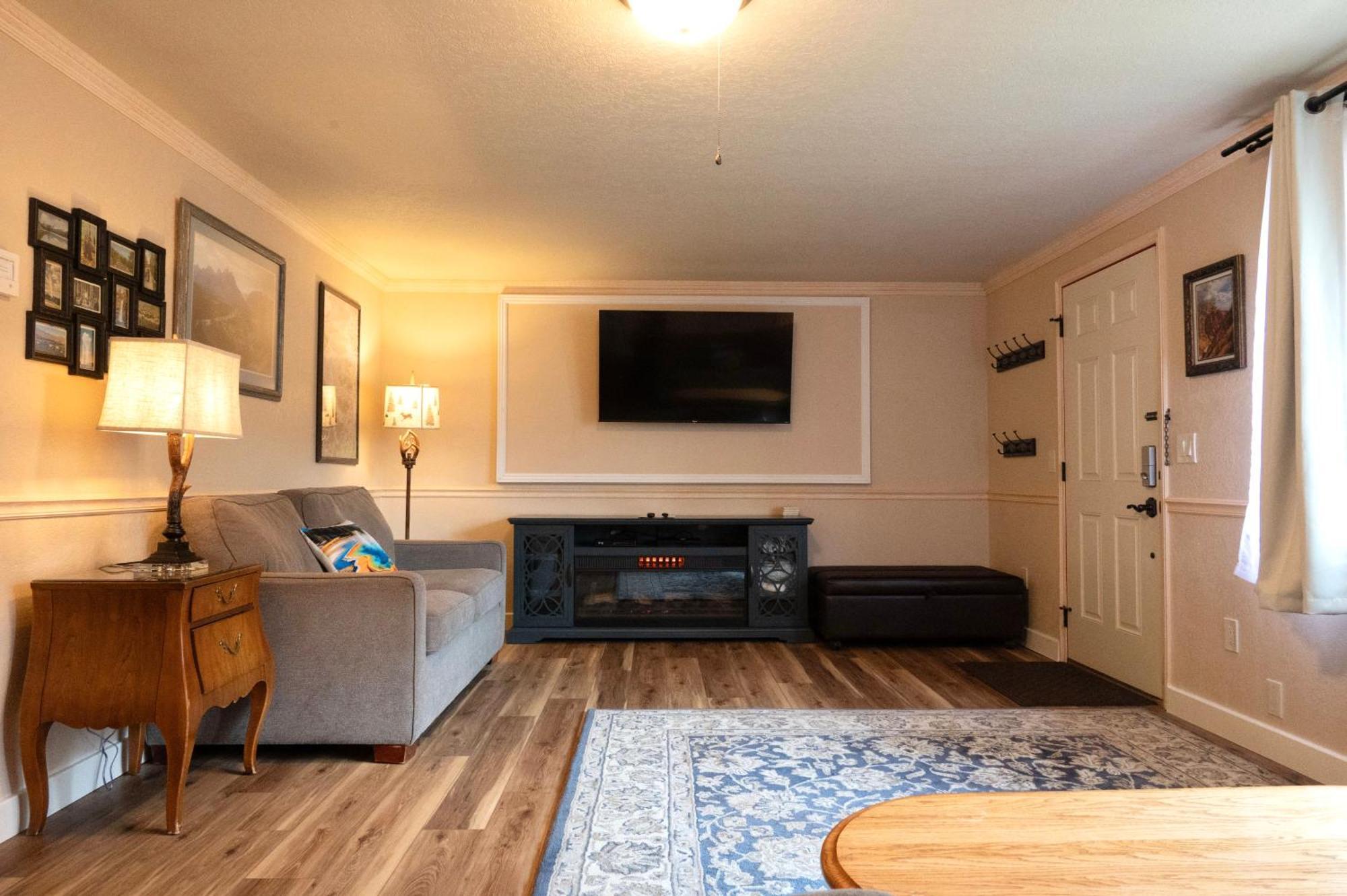 Yellowstone Gateway Inn Гардинър Екстериор снимка