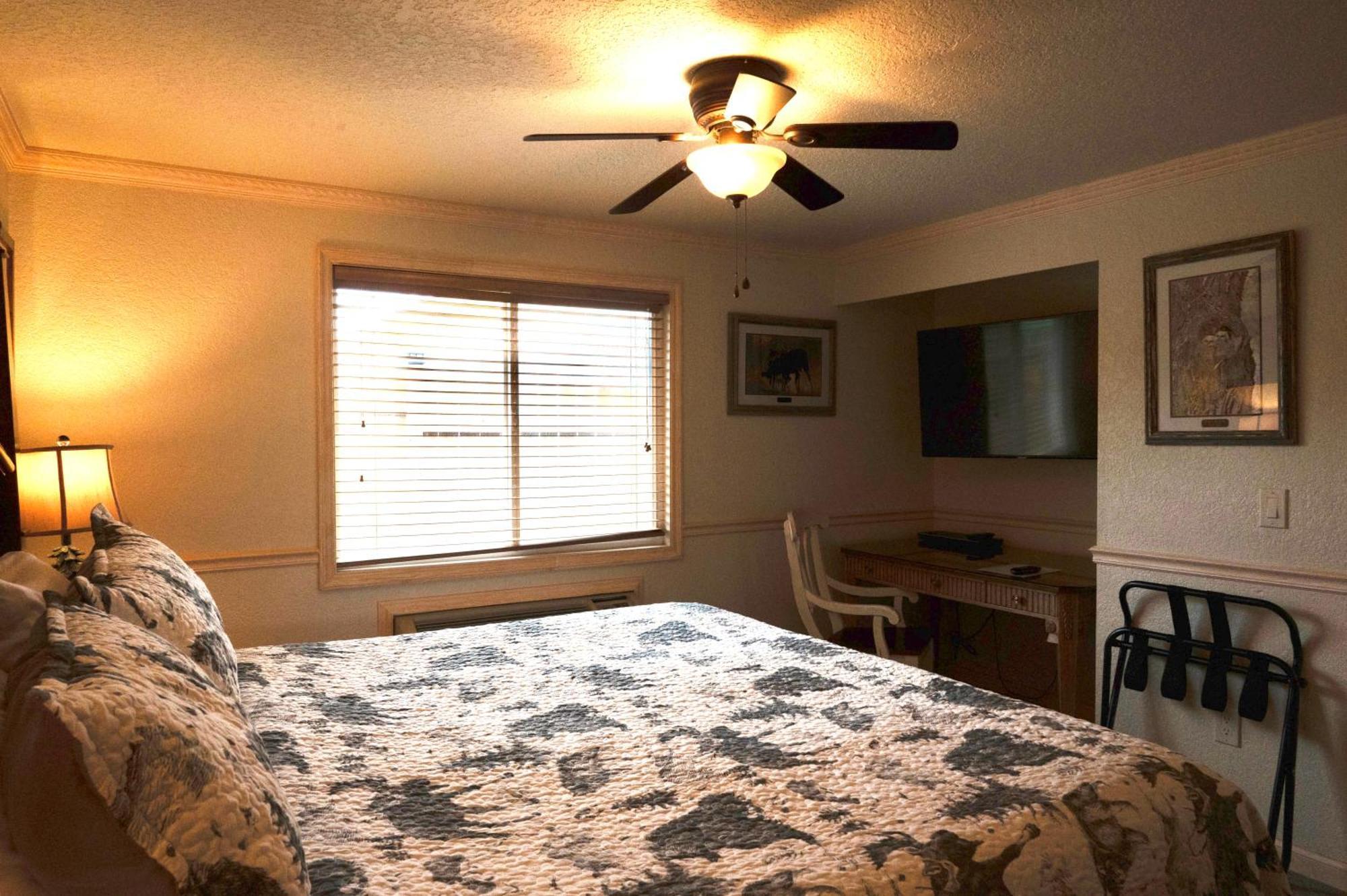 Yellowstone Gateway Inn Гардинър Екстериор снимка
