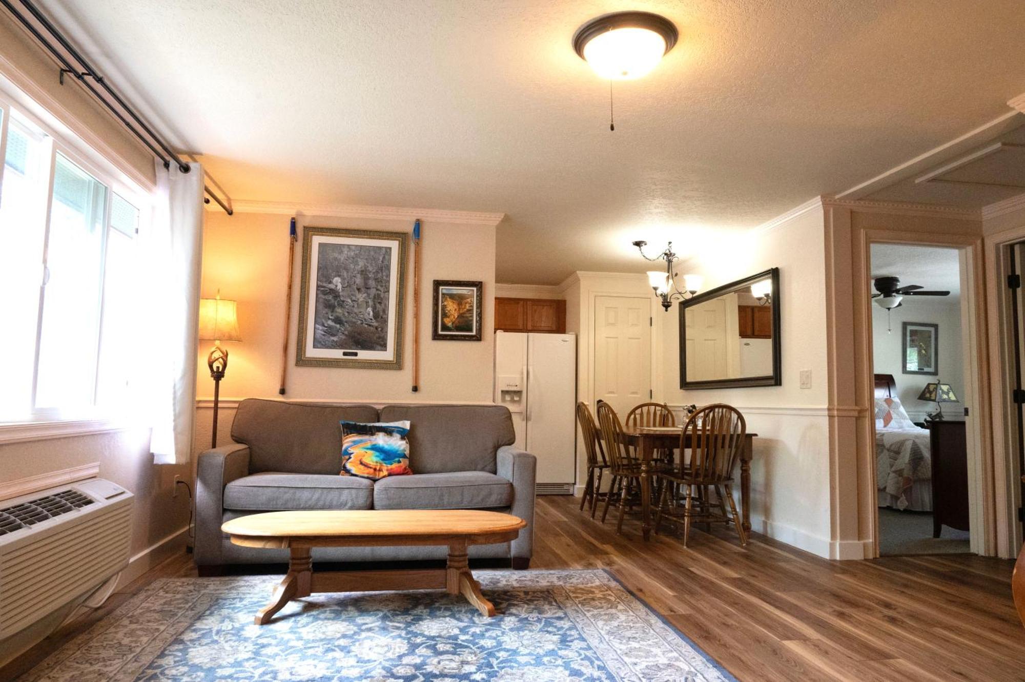 Yellowstone Gateway Inn Гардинър Екстериор снимка
